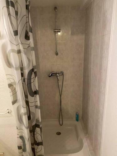Apartamento Spacieux Duplex � 2 Mn Du M�tro Et De Saint Pierre