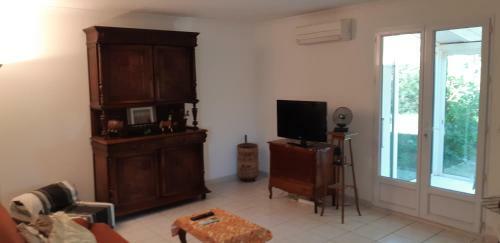 Maison Proven�ale Au Calme Dans Son Grand Jardin