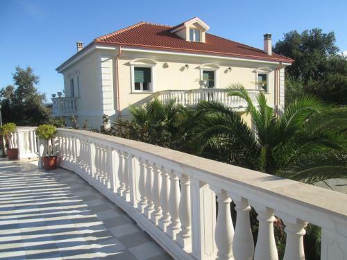 Villa Elisa B&B