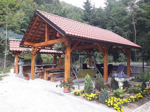 Hostal Vila Kosca - 2 Apartments For Rent