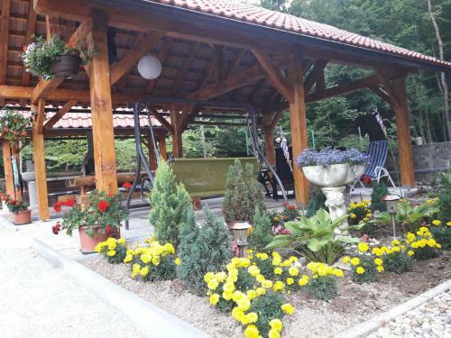 Hostal Vila Kosca - 2 Apartments For Rent