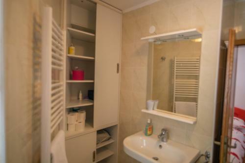 Hostal Vila Kosca - 2 Apartments For Rent