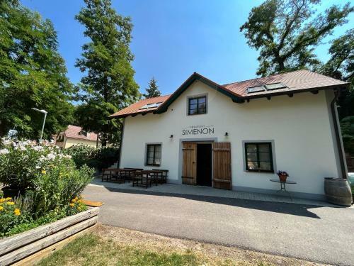 Hostal Penzion Vina?stv� Simenon