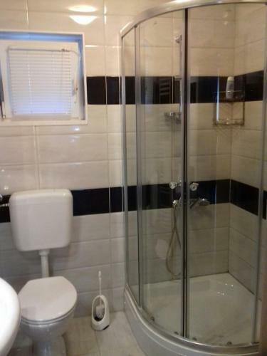 Apartmani Tomljenovi?