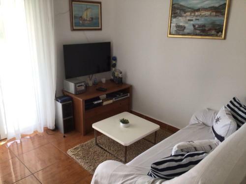 Apartments P&l - 25m From Beach