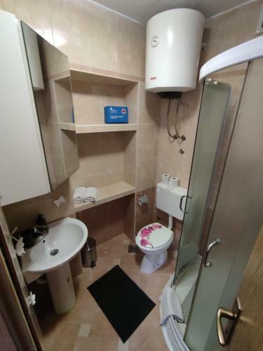 Hostal Private Bedroom With Bathroom