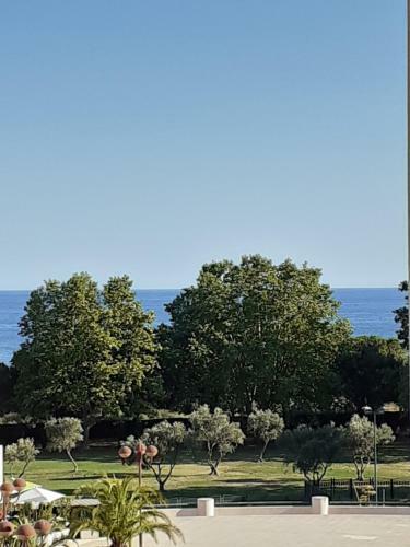Apartamento Sun And Sea 5 Min, Piscine, Parking