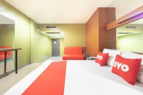 Oyo 75382 Chonburi Hotel