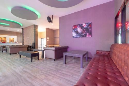 Oyo 75382 Chonburi Hotel