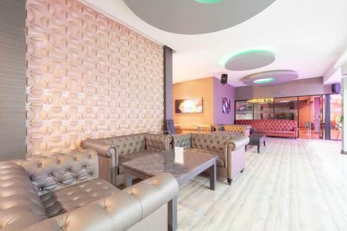 Oyo 75382 Chonburi Hotel