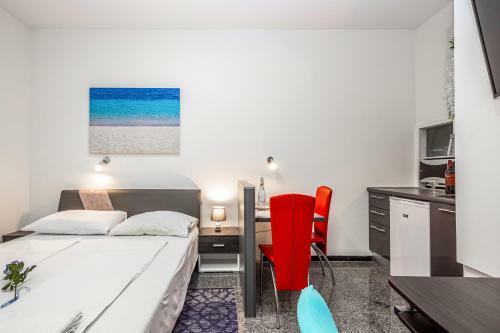 Apartments Black & White, Cherry & Blue