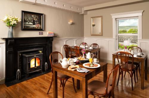 Hylands Burren Hotel