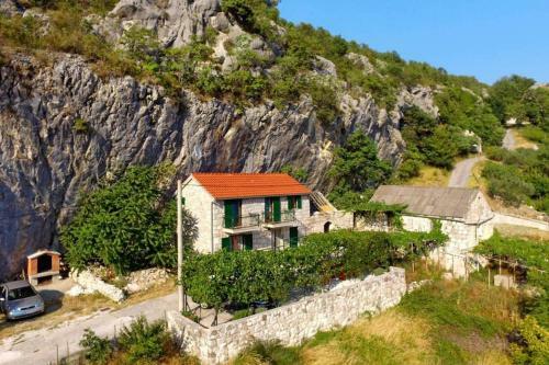 House Omis Podaspilje