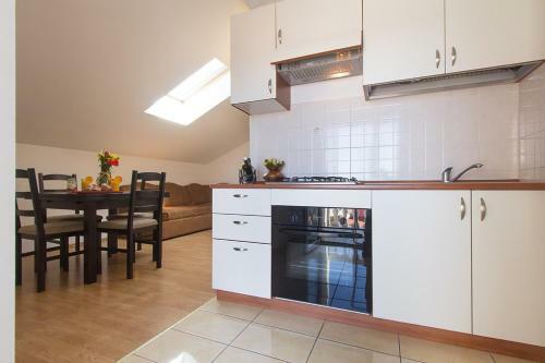 Apartamentos Brodarica Penthouse 4+2, Sea View