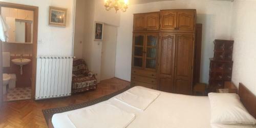 Hostal Apartments And Rooms Krstina