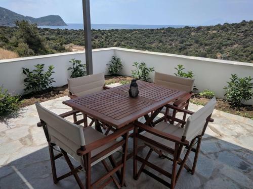 Above The Sea Apartments
