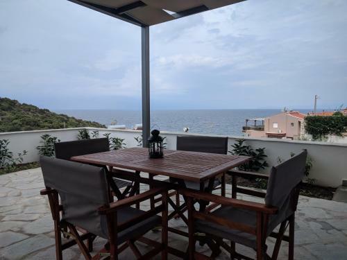 Above The Sea Apartments