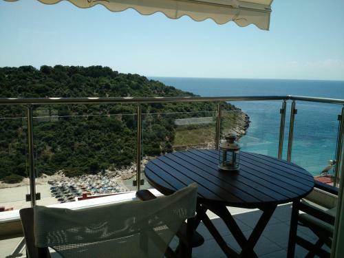 Above The Sea Apartments
