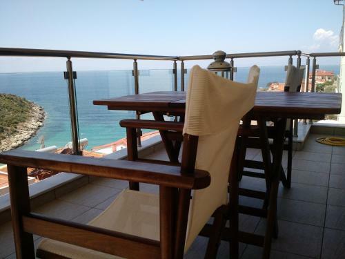 Above The Sea Apartments
