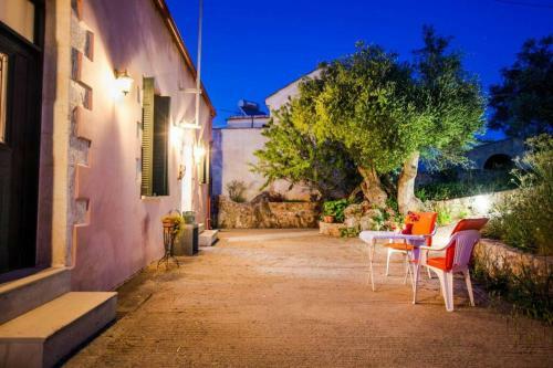 Ariadni's Traditional House