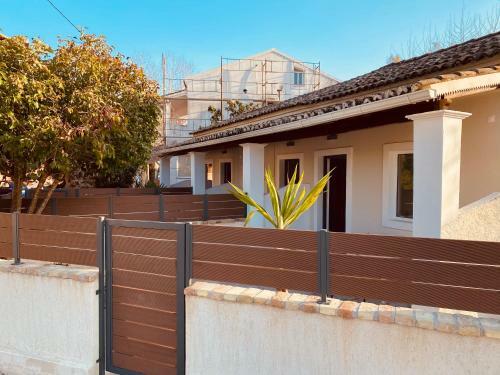 Apartamento Louvros Luxury Suittes