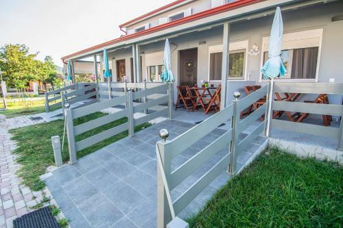 Dafni Dolphins House Villas