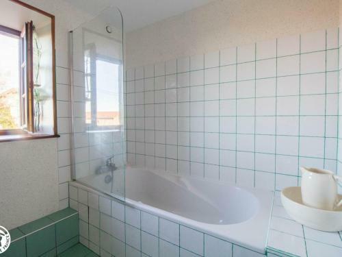 G�te �chandelys, 4 Pi�ces, 6 Personnes - Fr-1-630-142