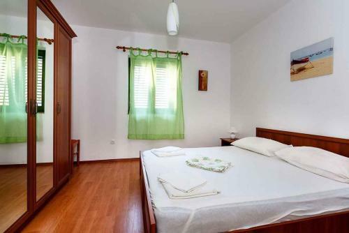 Apartments In Vrbnik/insel Krk 13601
