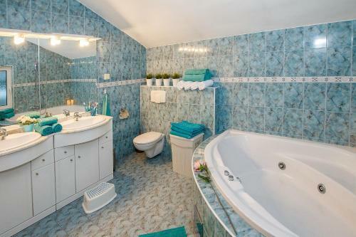 Novi Paradise House