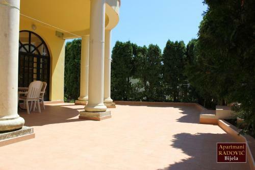Apartment Bijela