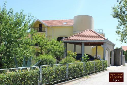 Apartment Bijela