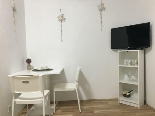 Hostal Apartment & Rooms Laura