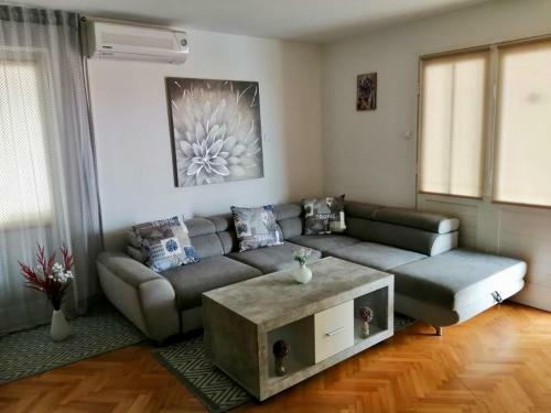 Hostal Apartment & Rooms Laura
