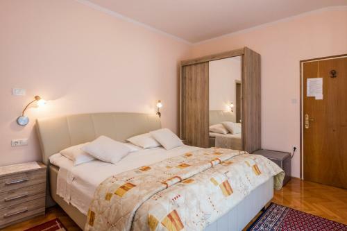 Hostal Rooms Vanda & Frane
