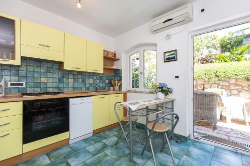 Apartamentos Villa Stefi (30m From The Sea)