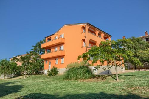 Apartments Orange Medulin