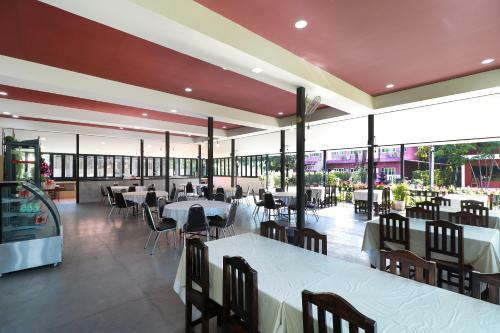 Hotel Oyo 557 Tong House Resort
