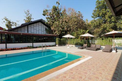 Hotel Oyo 557 Tong House Resort