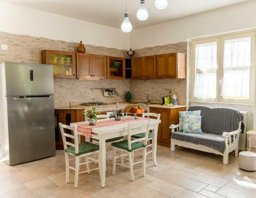 Villa Chanel Confortevole Villa Con Piscina E Casa Sull'albero Per Bambini