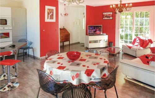 Two-bedroom Holiday Home In Montagnac