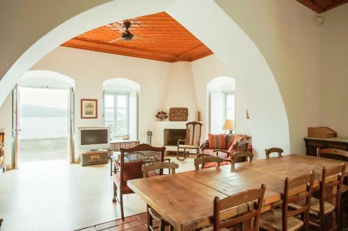 Classy Villa With Wonderful View And Swimming Pool