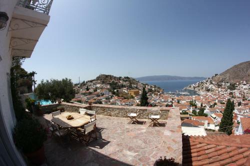 Classy Villa With Wonderful View And Swimming Pool