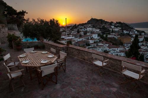 Classy Villa With Wonderful View And Swimming Pool