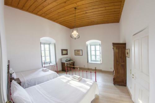 Classy Villa With Wonderful View And Swimming Pool