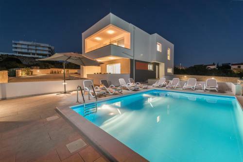 Zara Luxury Apartment With Pool