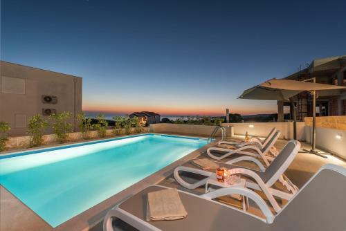 Zara Luxury Apartment With Pool