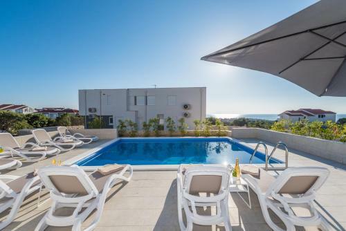 Zara Luxury Apartment With Pool