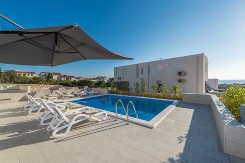 Zara Luxury Apartment With Pool