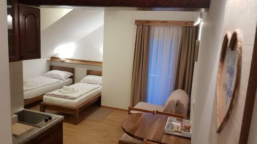Hostal Apartments & Room Lucas