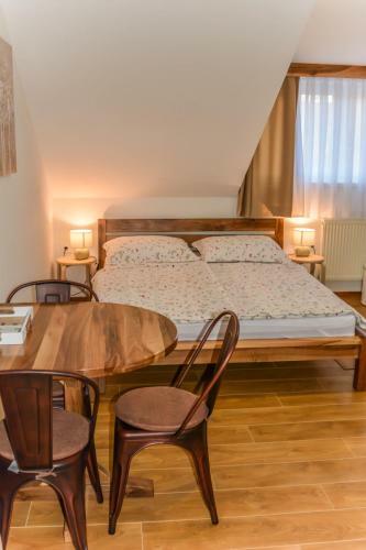 Hostal Apartments & Room Lucas